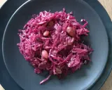 Czerwona kapusta przepis babci. Aromatyczna, duszona z rodzynkami, idealna na obiad.