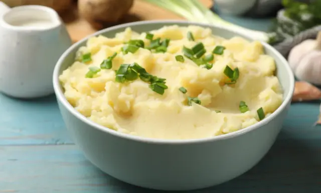 Pyszne puree ziemniaczane, idealne do obiadu. Dowiedz się, jak zrobić puree, które zachwyci każdego!